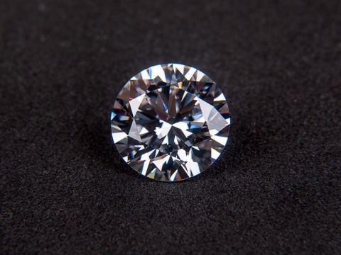 Connaître la valeur d'un diamant : les 4 critères